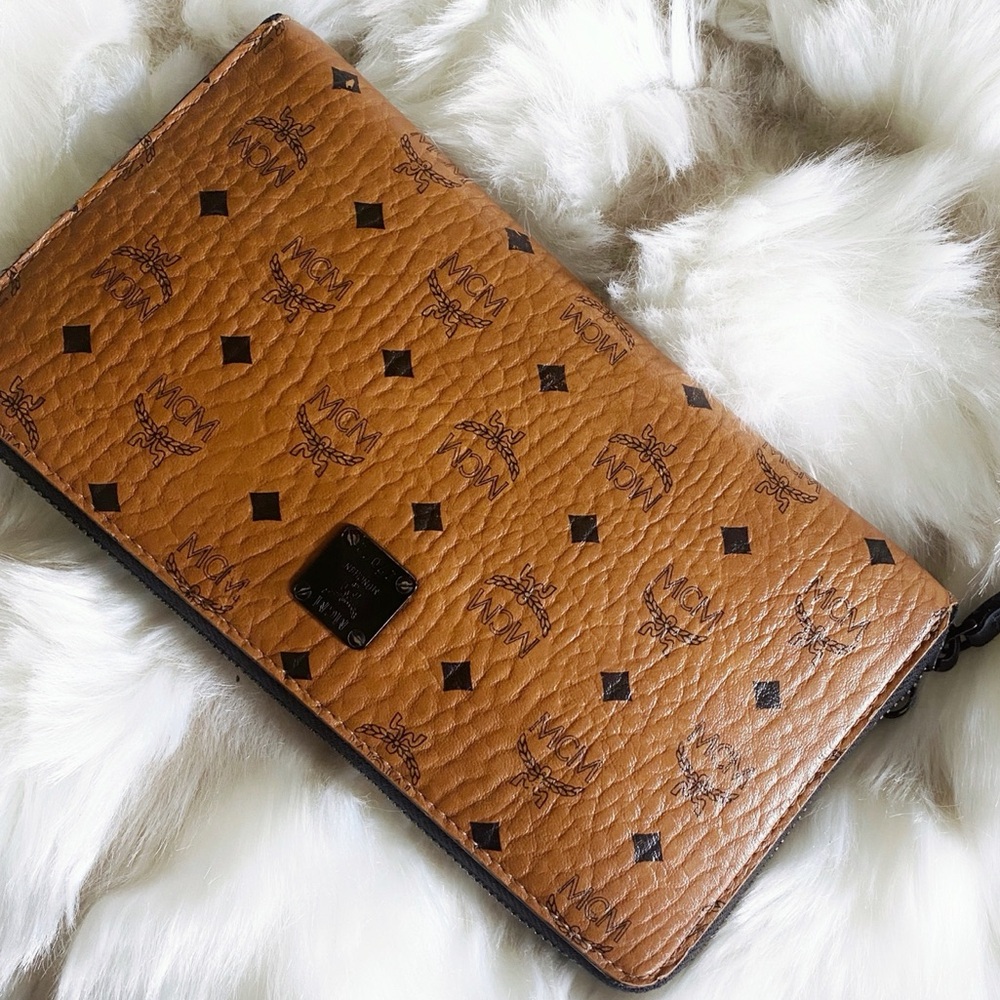 Authentic MCM Limited Edition Shopper with Studs (3-piece set) - Picture 11 of 17